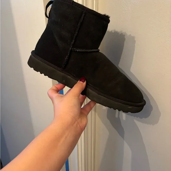 UGG Black Winter Boots - Picture 1 of 1